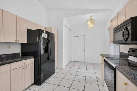 900 SE 2nd Avenue, Dania Beach FL - photo 16 of 44