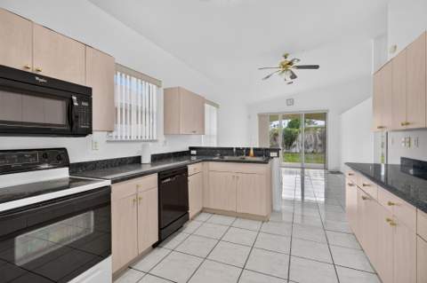 900 SE 2nd Avenue, Dania Beach FL - photo 19 of 44