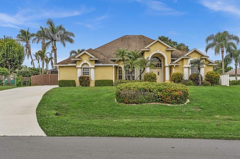 3 bedroom Single Family Residence at 349 SE Cork Road, Port St Lucie Section 39, Port St. Lucie — photo 4