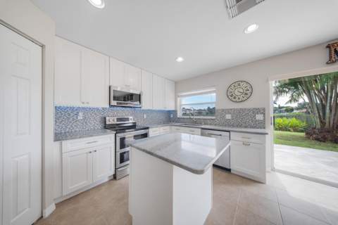 6481 Willoughby Circle, Lake Worth FL - photo 11 of 30