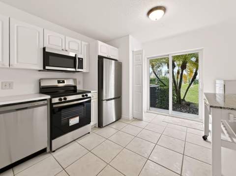 680 NW 79th Terrace, Pembroke Pines FL - photo 8 of 19