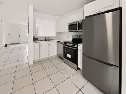 680 NW 79th Terrace, Pembroke Pines FL - photo 9 of 19