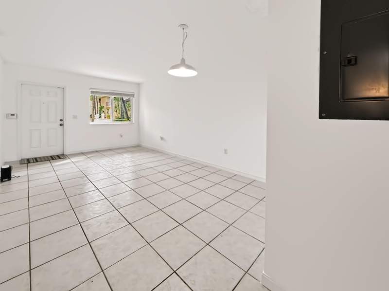 2 bedroom Condominium at 680 NW 79th Terrace, Cove At French Villas, Pembroke Pines — photo 3