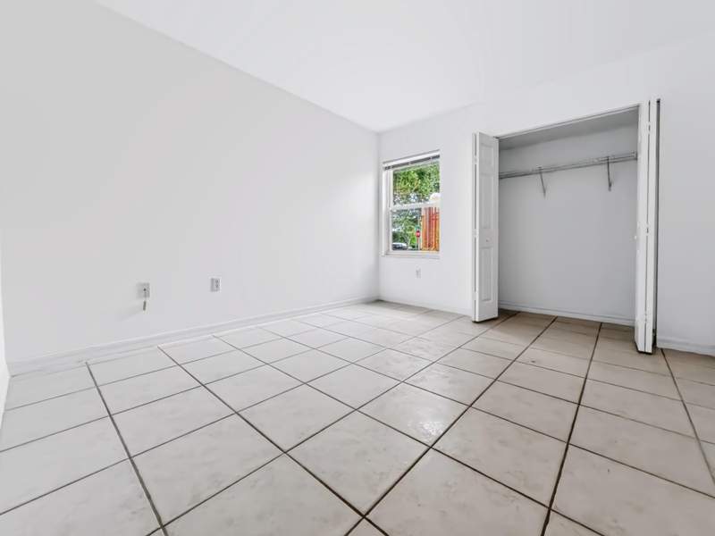 2 bedroom Condominium at 680 NW 79th Terrace, Cove At French Villas, Pembroke Pines — photo 4