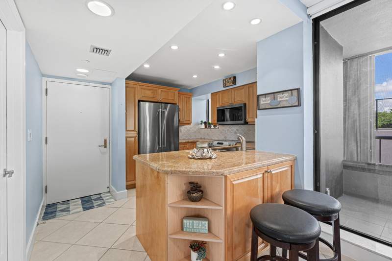 1 bedroom Condominium at 5250 N Ocean Drive #3N, Capri Of Singer Island Condo, Singer Island — photo 4