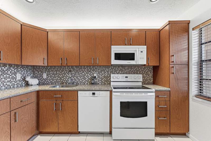 2 bedroom Condominium at 9283 Vista Del Lago #G, Pines Of Boca Lago Condo, Boca Raton — photo 5
