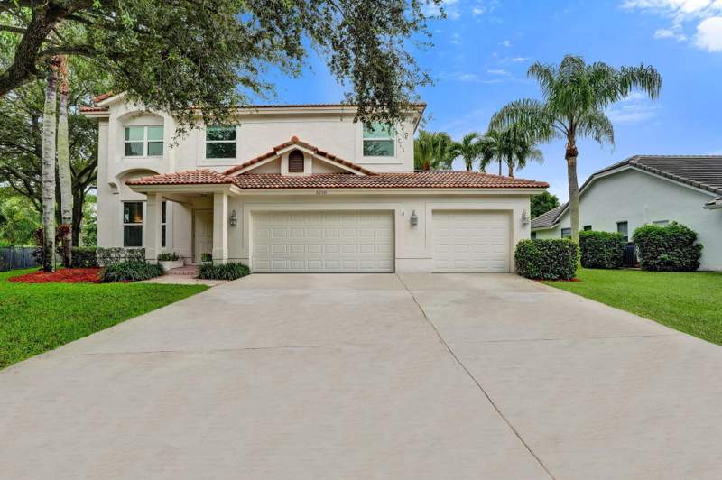 4 bedroom Single Family Residence at 6200 NW 42nd Court, Turtle Run, Coral Springs — photo 3
