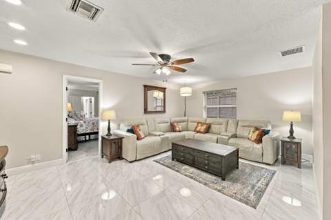 3590 Lakeview Drive, Delray Beach FL - photo 17 of 62