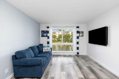 2106 S Cypress Bend Drive #207, Pompano Beach FL - photo 8 of 34