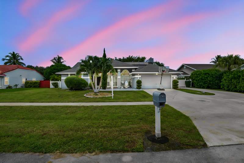 4 bedroom Single Family Residence at 13820 Folkestone Circle, Greenview Shores of Wellington, Wellington — photo 5