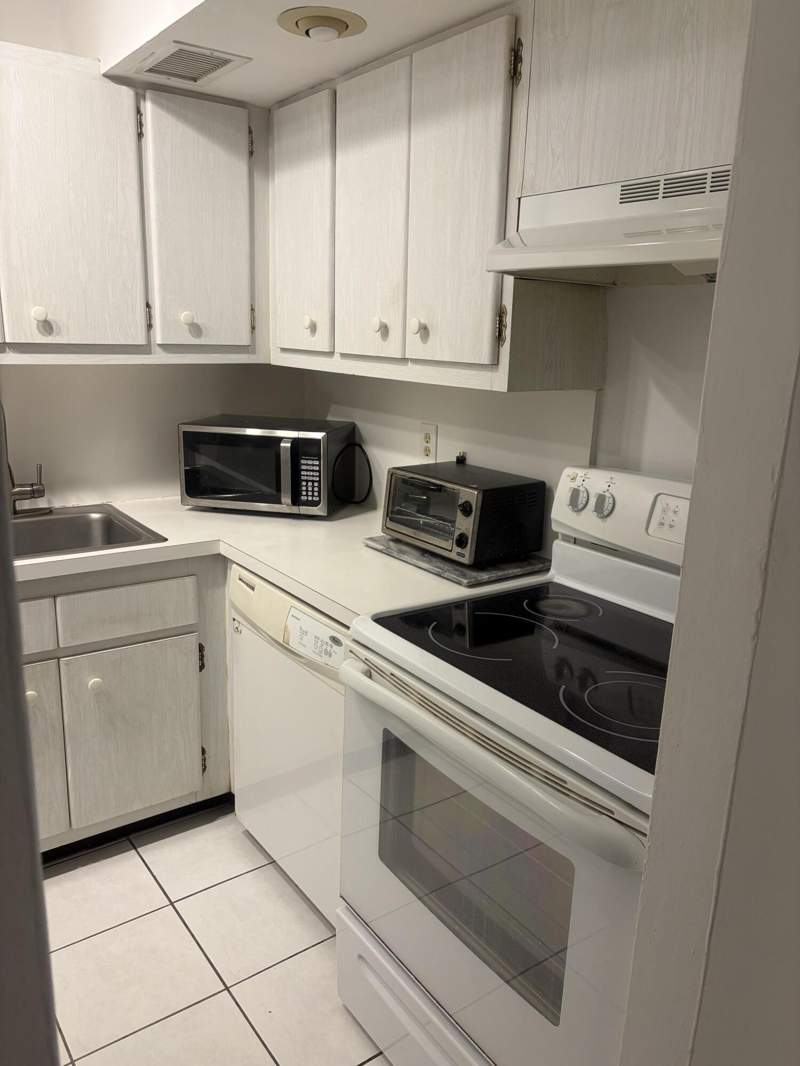2 bedroom Condominium at 2400 NE 33rd Avenue #202, Ocean Garden Condo, Fort Lauderdale — photo 2
