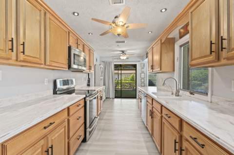 9457 Meadowood Drive, Fort Pierce FL - photo 11 of 45