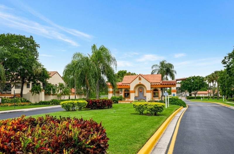 2 bedroom Villa at 25 Centennial Court, Anglo-American Plat Two, Deerfield Beach — photo 3