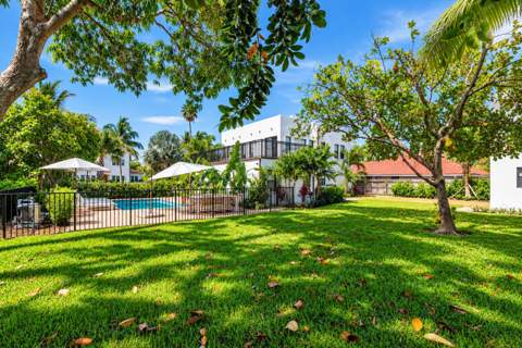 237/225 Monroe Drive, West Palm Beach FL - photo 7 of 30