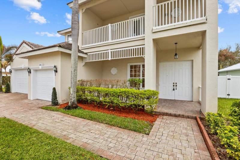 5 bedroom Single Family Residence at 206 NW Magnolia Lakes Boulevard, Magnolia Lakes At St Lucie West Phase 2, Port St. Lucie — photo 3