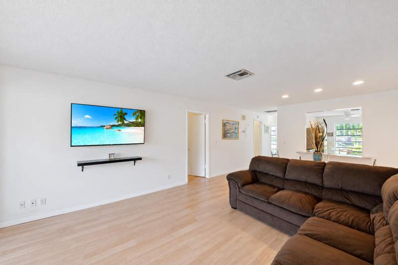 2 bedroom Villa at 13670 Via Flora #B, Palm Greens, Delray Beach — photo 2