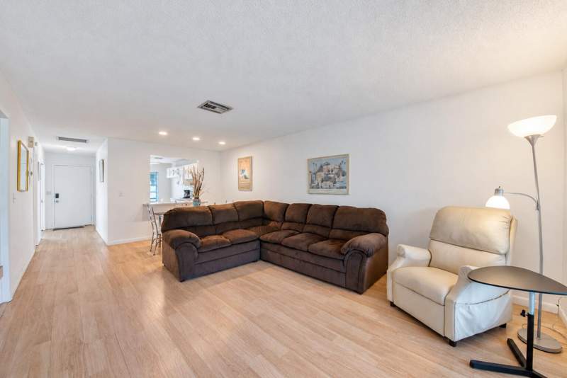 2 bedroom Villa at 13670 Via Flora #B, Palm Greens, Delray Beach — photo 3