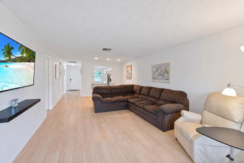2 bedroom Villa at 13670 Via Flora #B, Palm Greens, Delray Beach — photo 4
