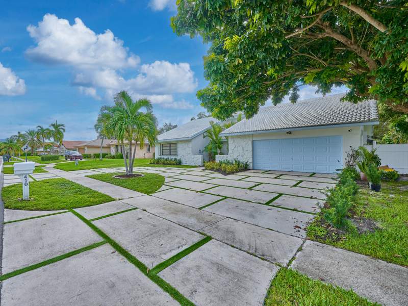 5 bedroom Single Family Residence at 410 NW 53rd Street, Yamato Terrace, Boca Raton — photo 4