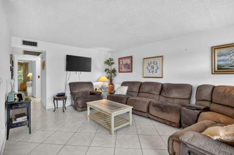 4025 Swansea B #4025, Deerfield Beach FL - photo 8 of 105