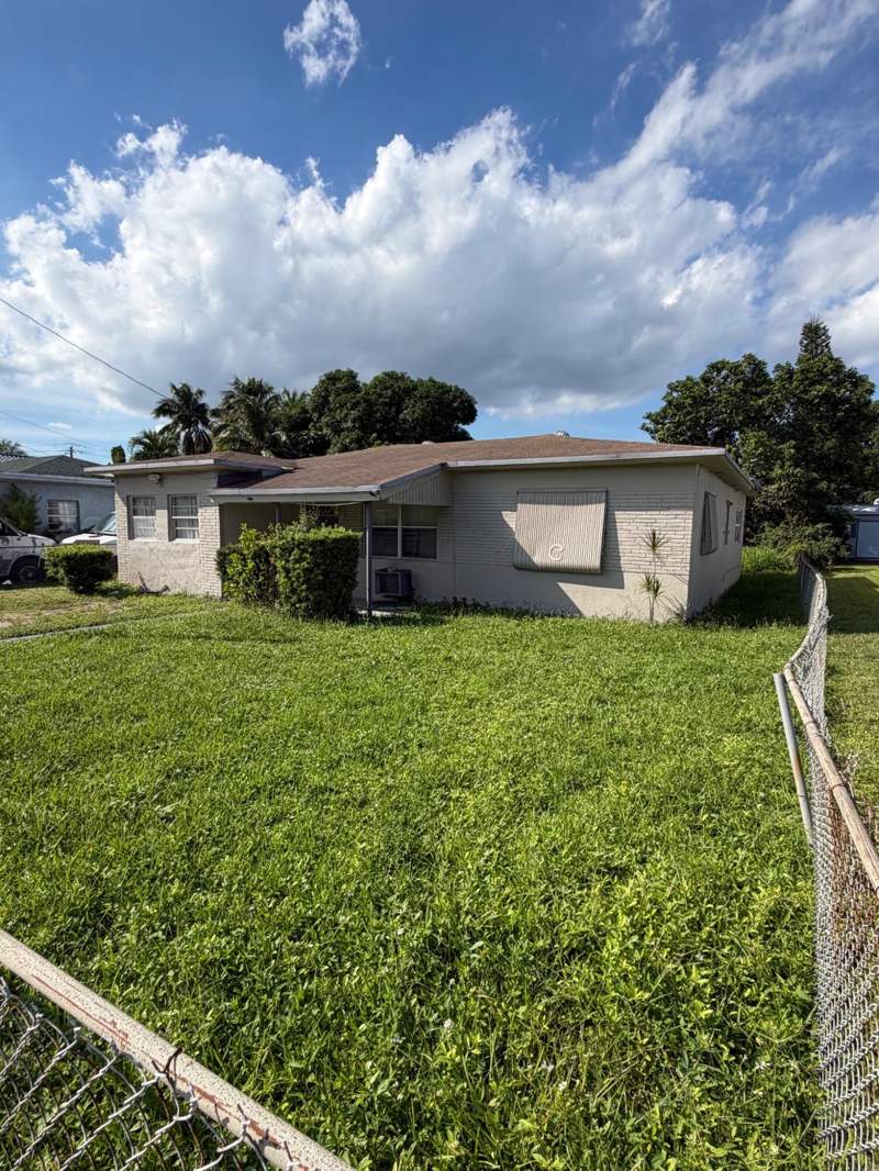3 bedroom Single Family Residence at 4311 SW 19th Street, Carver Ranches, West Park — photo 4