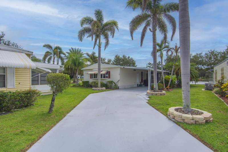 2 bedroom Manufactured Home at 16 Santa Maria Court, Spanish Lakes Riverfront, Port St. Lucie — photo 2
