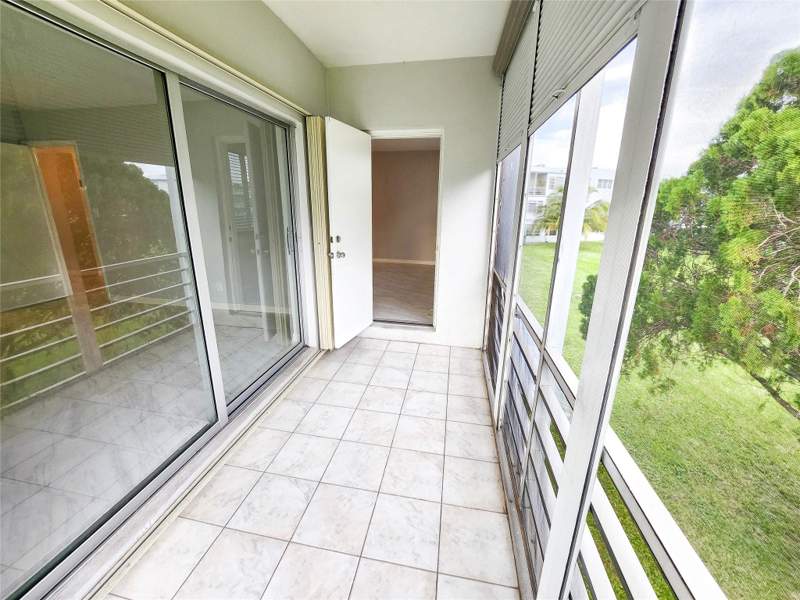 2 bedroom Condominium at 2300 Park Lane #216, Sheridan Lakes Condo Apts No 9, Hollywood — photo 4