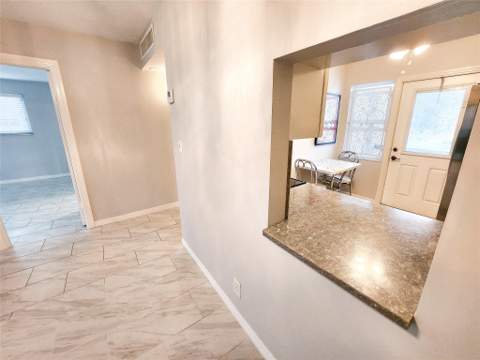 2300 Park Lane #216, Hollywood FL - photo 10 of 35