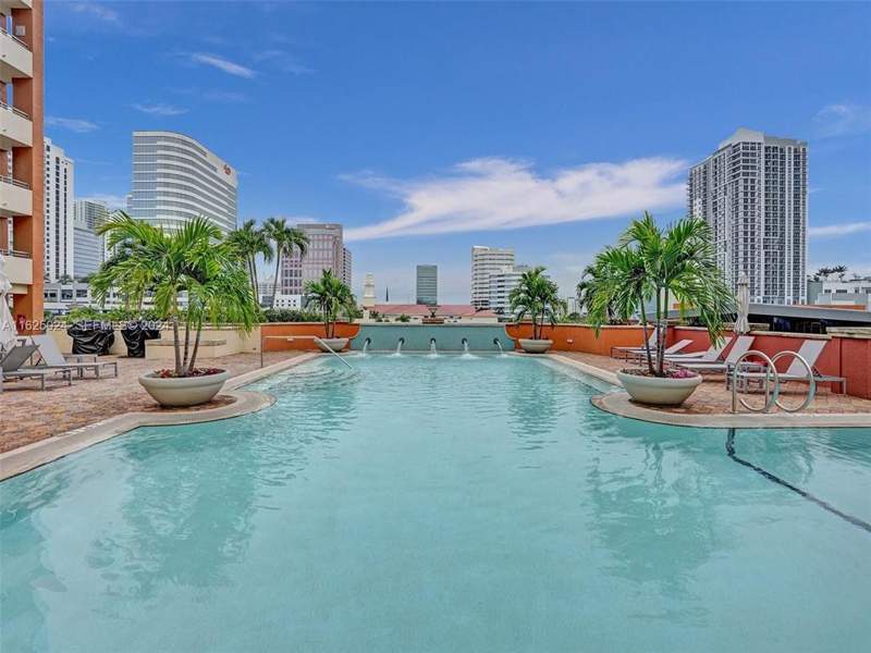 2 bedroom Condominium at 110 N Federal Highway #1214, Waverly At Las Olas Condo, Fort Lauderdale — photo 4