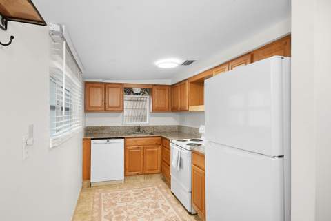 616 SW Cleveland Avenue, Stuart FL - photo 12 of 24