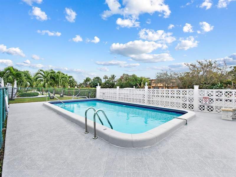 2 bedroom Stock Cooperative at 1401 SE 7th Avenue #9, Cypress Ridge Apt Co-Op, Pompano Beach — photo 3
