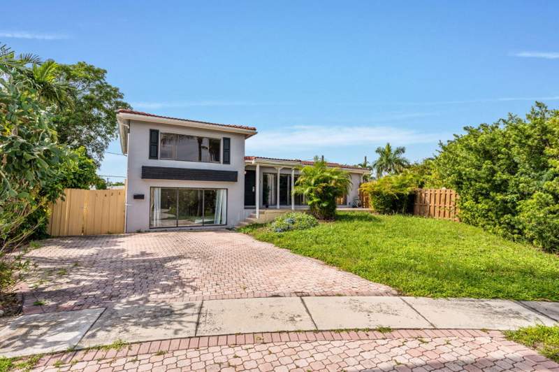 4 bedroom Single Family Residence at 1425 NE 4th Court, Whisem Unit B, Boca Raton — photo 3