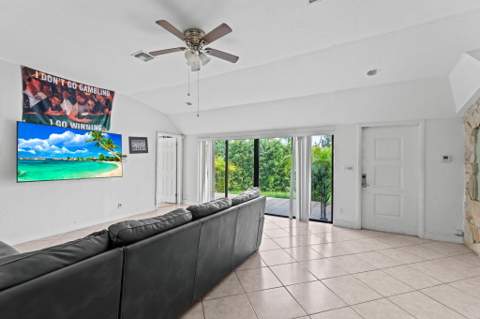 1425 NE 4th Court, Boca Raton FL - photo 9 of 66