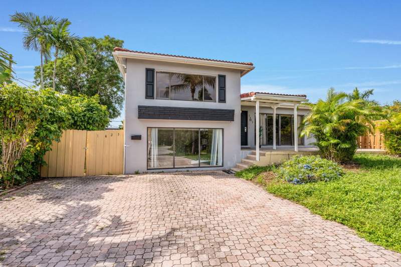 4 bedroom Single Family Residence at 1425 NE 4th Court, Whisem Unit B, Boca Raton — photo 2