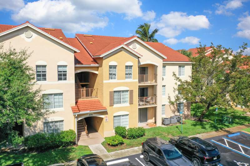 3 bedroom Condominium at 4041 San Marino Boulevard #307, Emerald Isle At Laguna Lakes Condo, West Palm Beach — photo 2