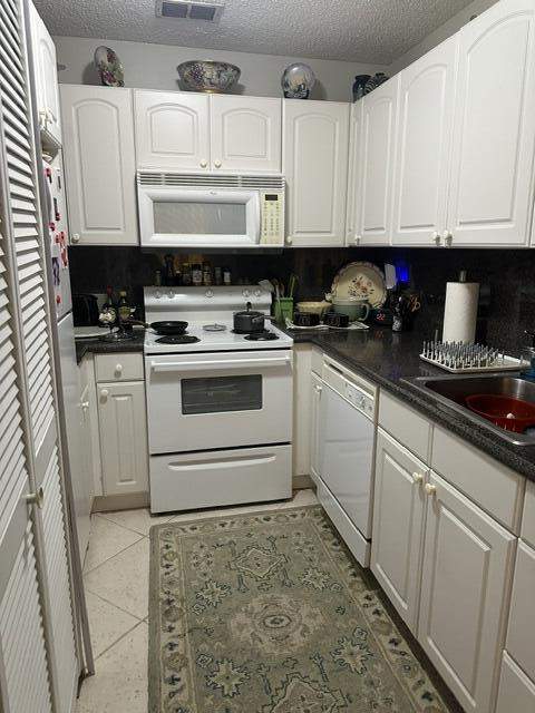 2 bedroom Villa at 8875 Warwick Drive, Boca Lakes Condo, Boca Raton — photo 2