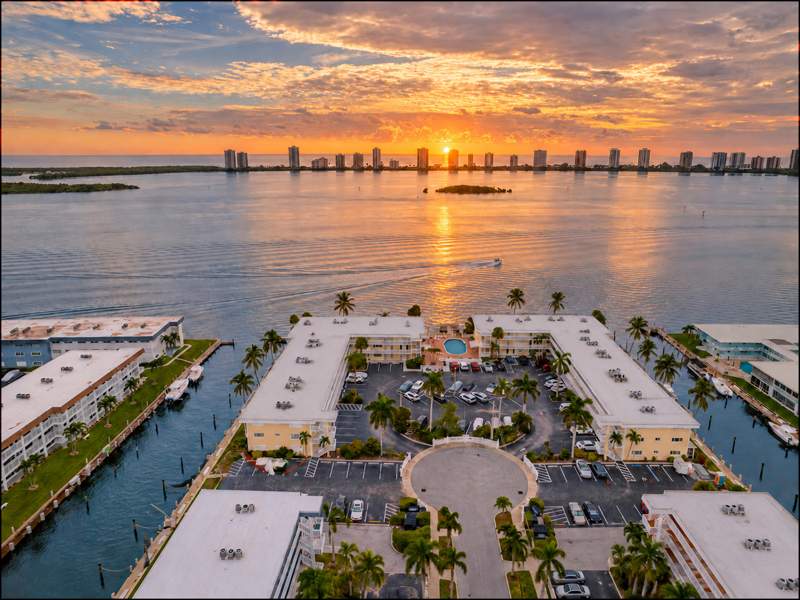 1 bedroom Stock Cooperative at 101 Doolen Court #205, Lake Colony Apts One Inc, North Palm Beach — photo 4