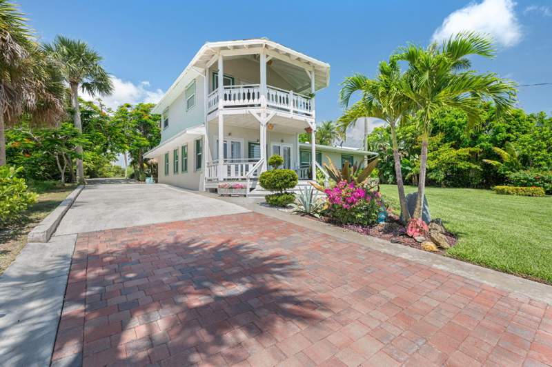 3 bedroom Single Family Residence at 12417 S Indian River Drive, Miller'S Subdivision, Jensen Beach — photo 4
