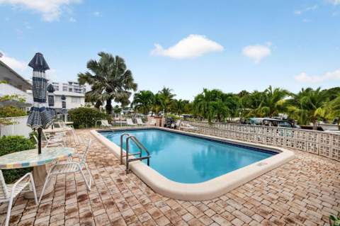 3232 Canal Drive, Pompano Beach FL - photo 9 of 54