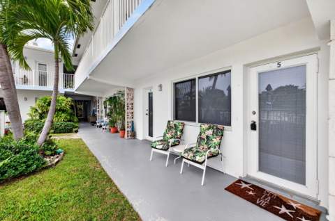 3232 Canal Drive, Pompano Beach FL - photo 10 of 54
