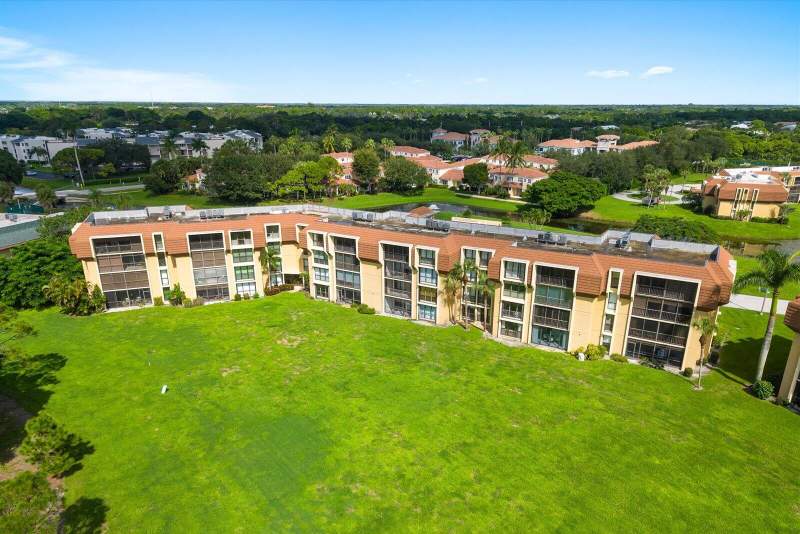 2 bedroom Condominium at 5390 Woodland Lakes Drive #105, Woodland Lakes, Palm Beach Gardens — photo 5