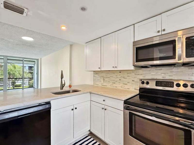 2 bedroom Condominium at 114 Royal Pk Drive #3A, Royal Park Condo, Oakland Park — photo 5