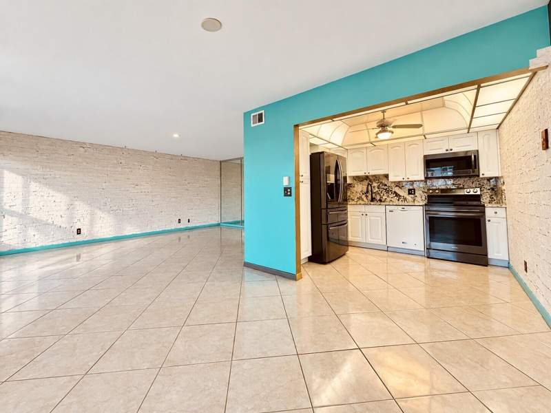 2 bedroom Condominium at 110 Wellington B, Wellington Condos, West Palm Beach — photo 2