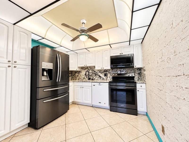 2 bedroom Condominium at 110 Wellington B, Wellington Condos, West Palm Beach — photo 3