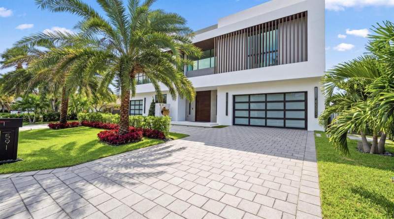 6 bedroom Single Family Residence at 591 Golden Harbour Drive, Golden Harbour Sec 2, Boca Raton — photo 2
