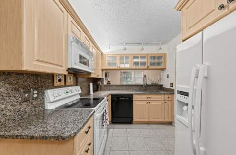 5628 Pleasant Valley Lane, Delray Beach FL - photo 15 of 39
