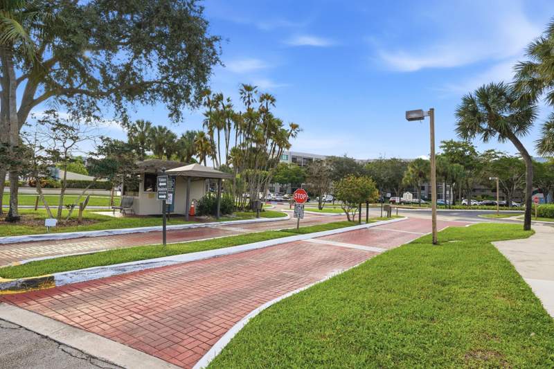 2 bedroom Condominium at 1000 Colony Point Circle #110, Colony Point 2 Condo, Pembroke Pines — photo 3