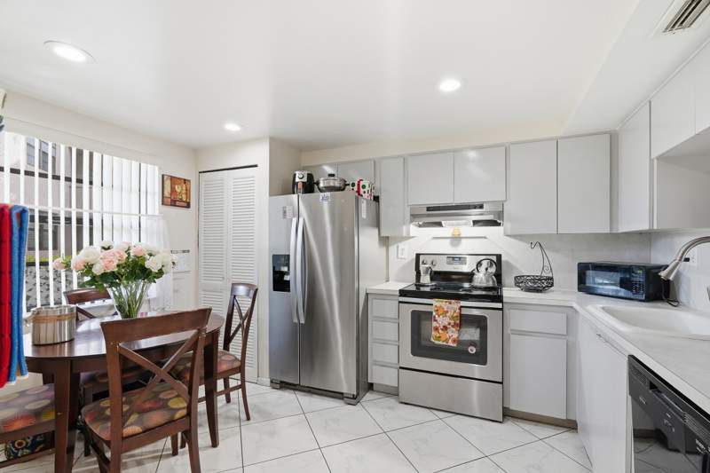 2 bedroom Condominium at 1000 Colony Point Circle #110, Colony Point 2 Condo, Pembroke Pines — photo 2