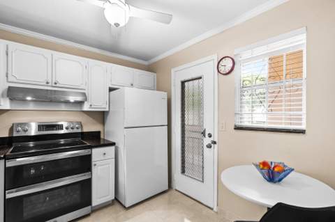 202 SE 10th Street #205, Dania Beach FL - photo 12 of 23