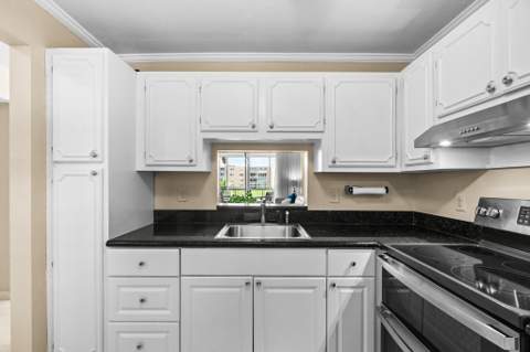202 SE 10th Street #205, Dania Beach FL - photo 14 of 23
